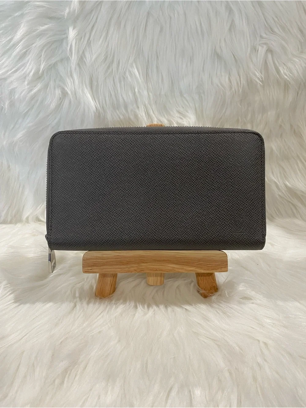 Louis Vuitton Men's Gray Taiga Leather Zip-Around Wallet - Organizer - Picture 1 of 16